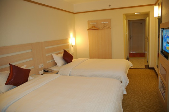 扉宿酒店（成都欢乐谷金府地铁站店）主图