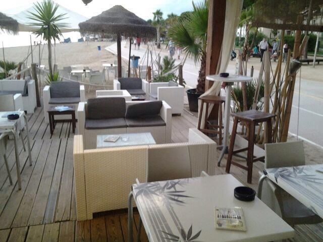 Tiare beach bar