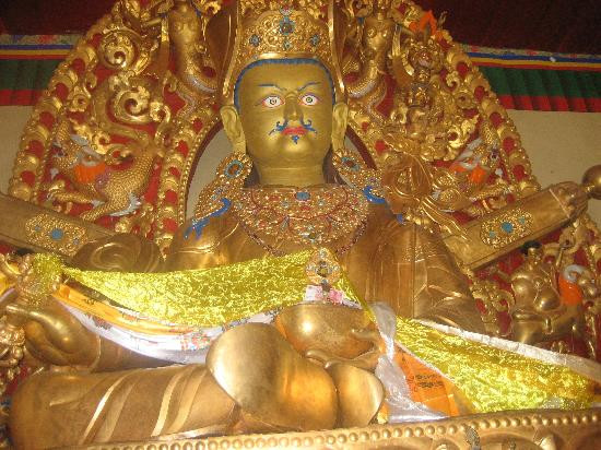 绒布寺-定日县必去景点