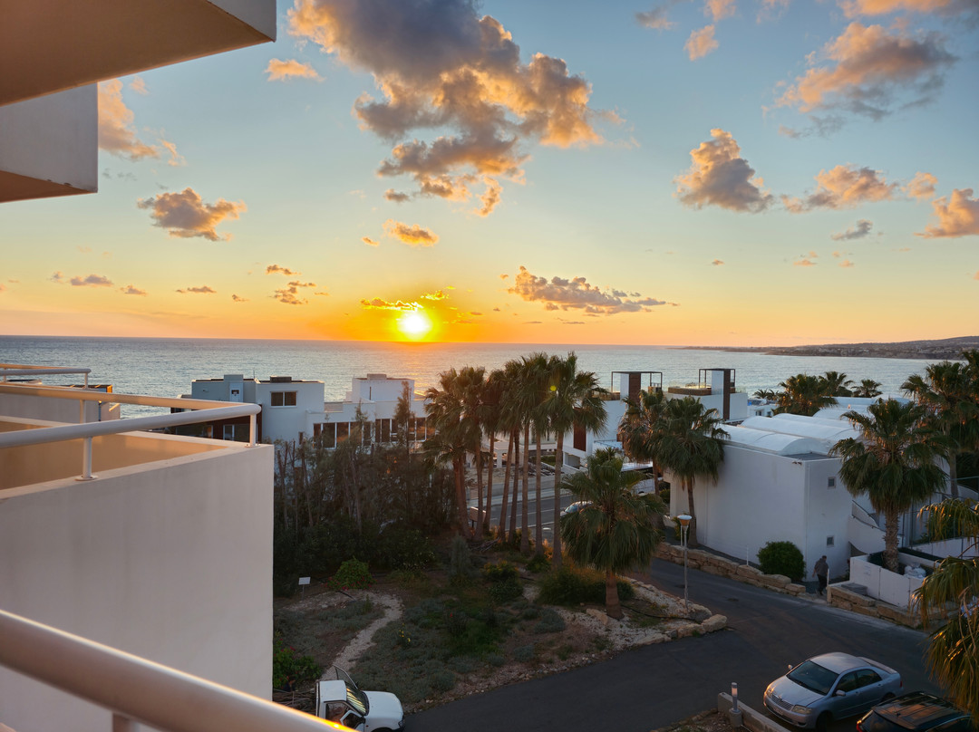 日落湾假日乡村酒店主图