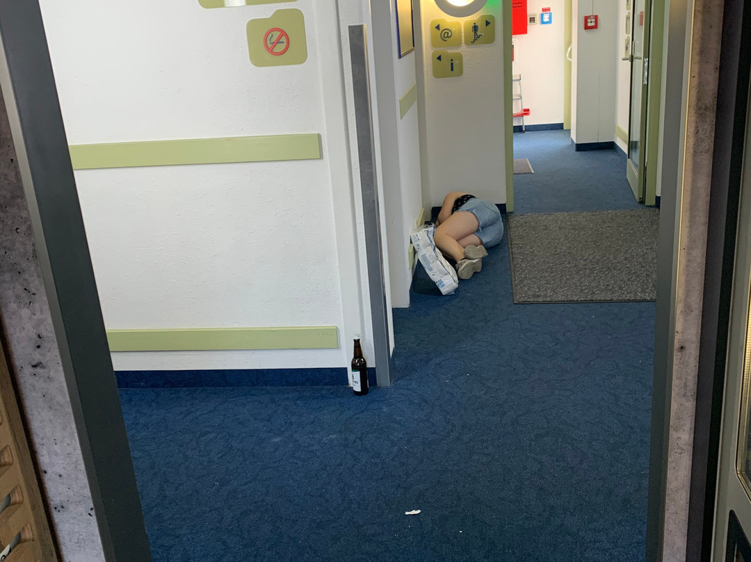 宜必思快捷科隆勒沃库森城市酒店主图