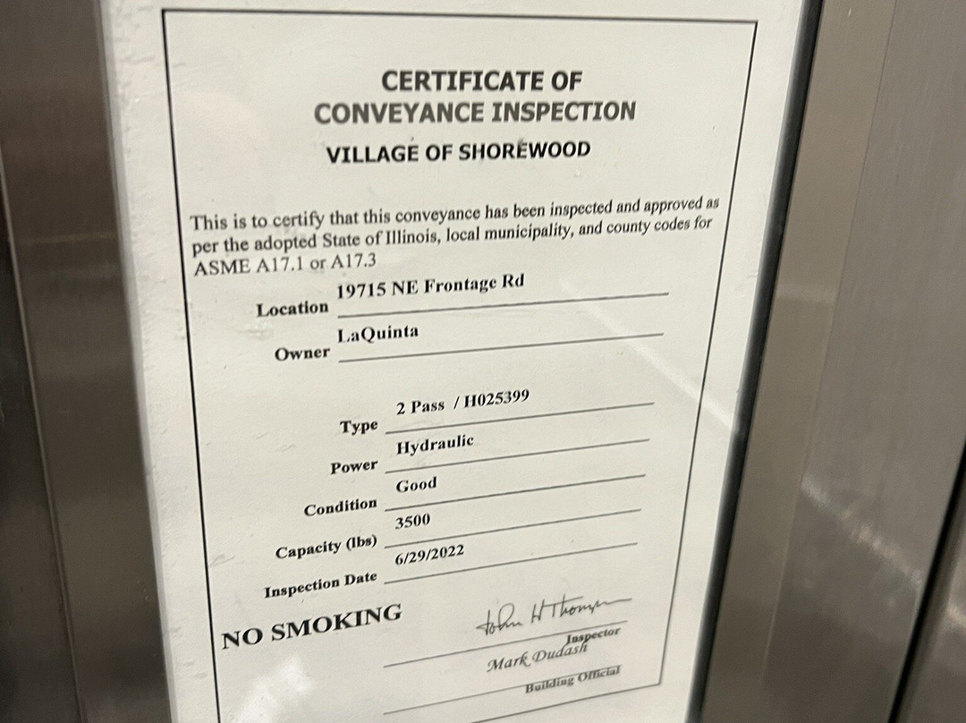 La Quinta Inn & Suites by Wyndham Shorewood主图