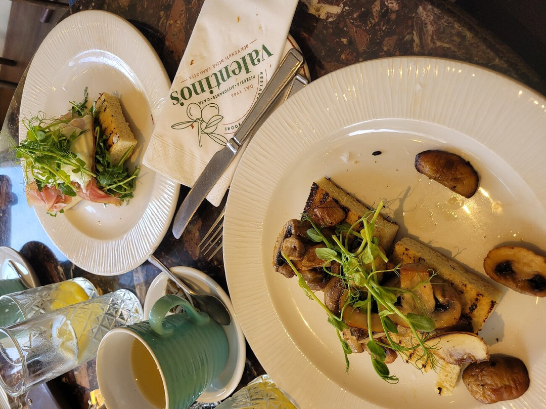 Valentino's Restaurant With Rooms主图