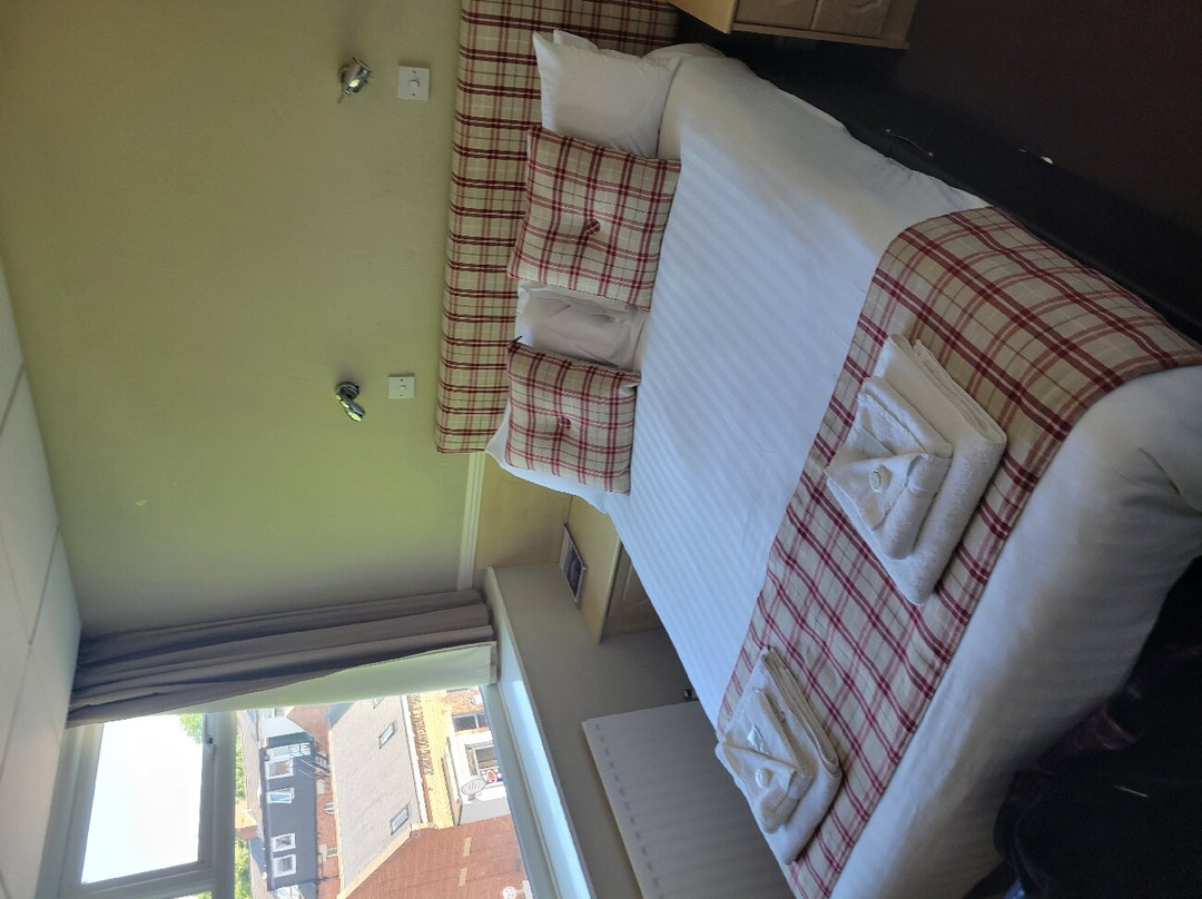 奥斯本酒店主图