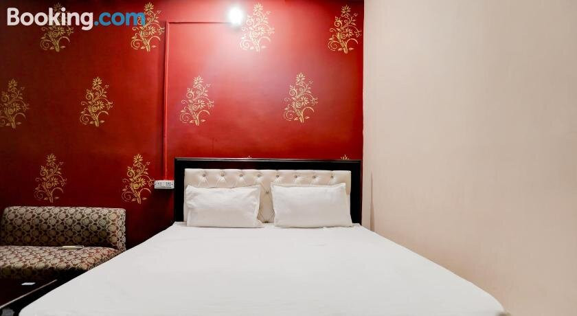 Oyo 81024 Grand Iconic Hotel