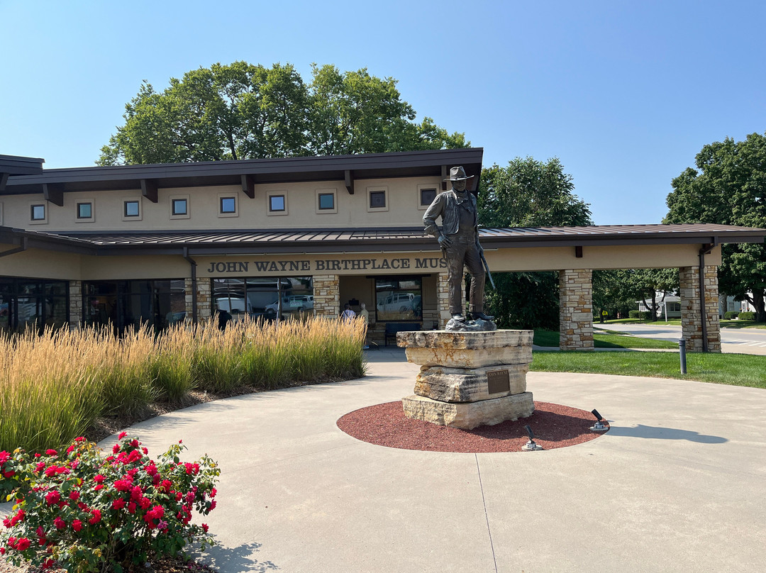 Cobblestone Inn & Suites主图