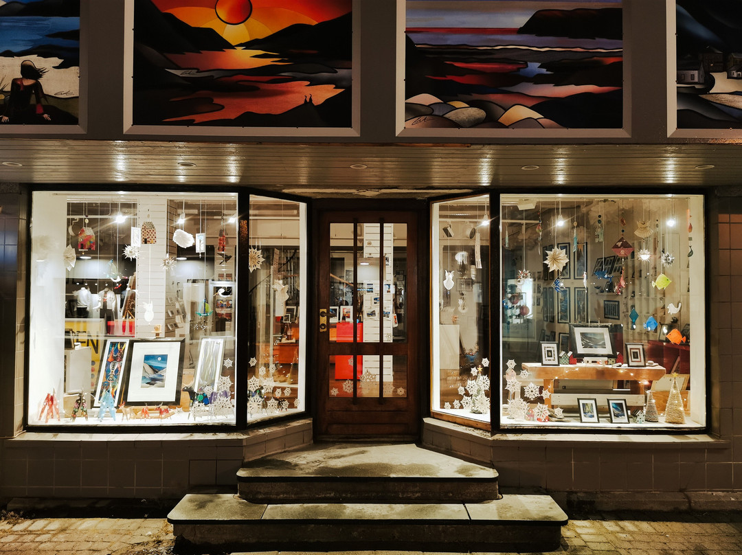 The Gallery West of The Moon景点图片
