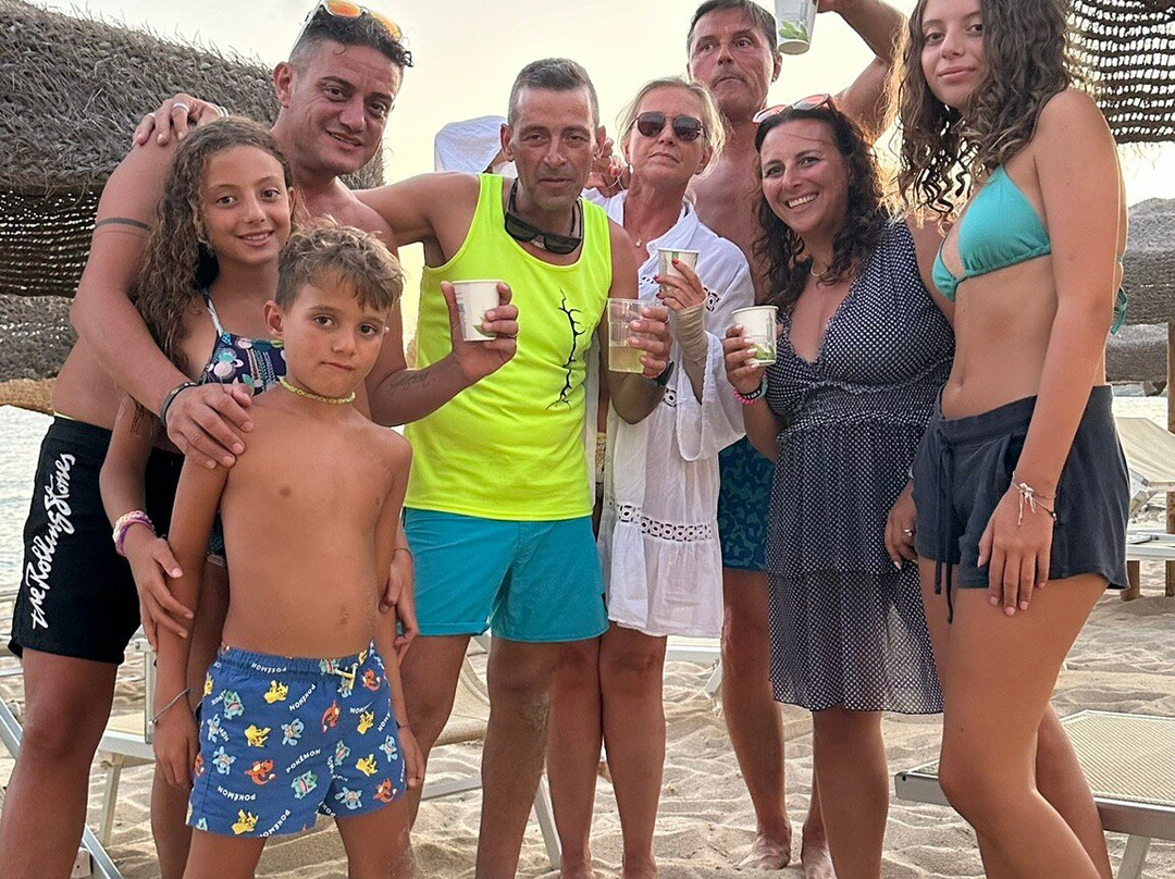 White box cafe'-Solanas必去景点