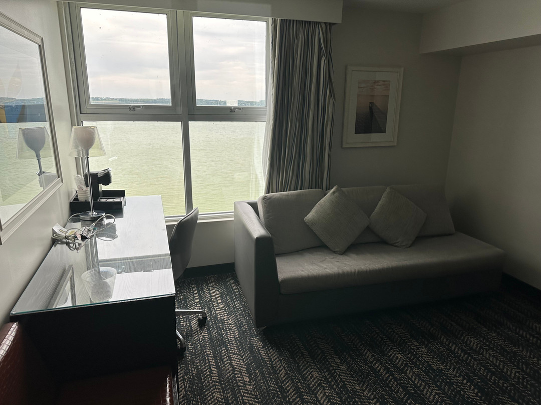 日内瓦湖畔华美达酒店主图