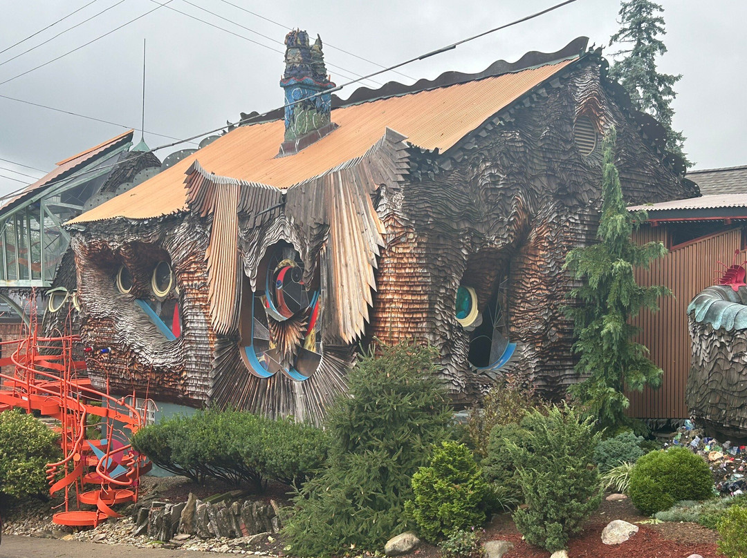Mushroom House景点图片