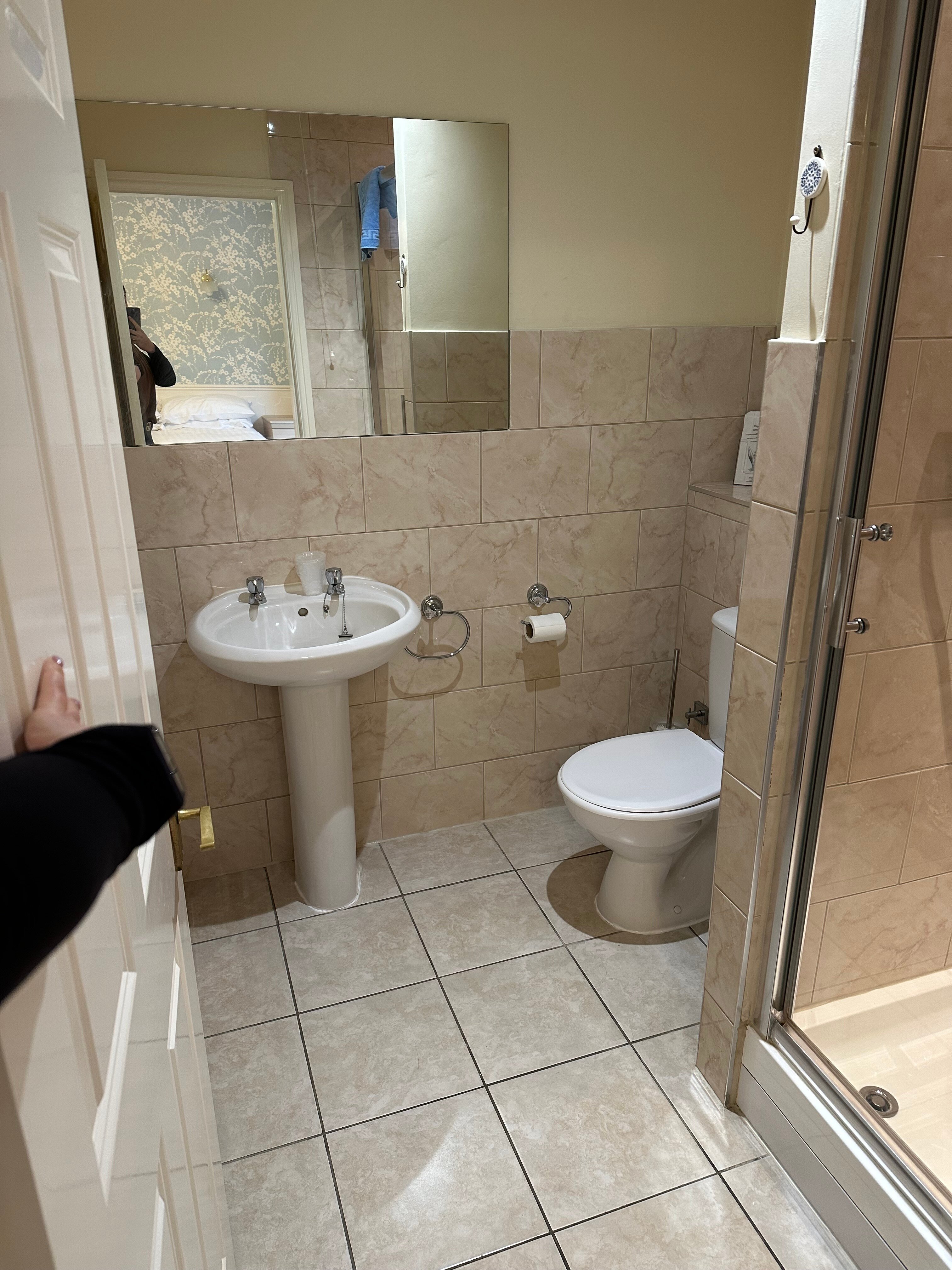 Broadlawns Guest House-官方