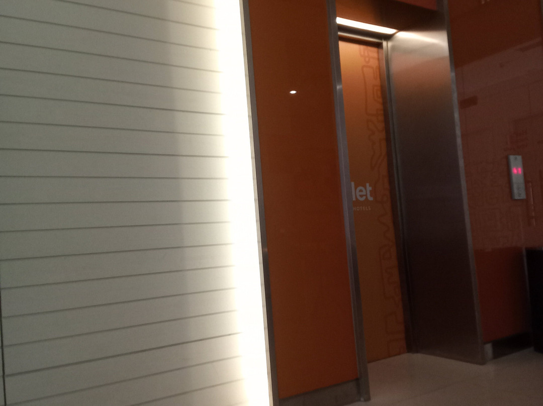 Starlet Hotel BSD City Tangerang主图