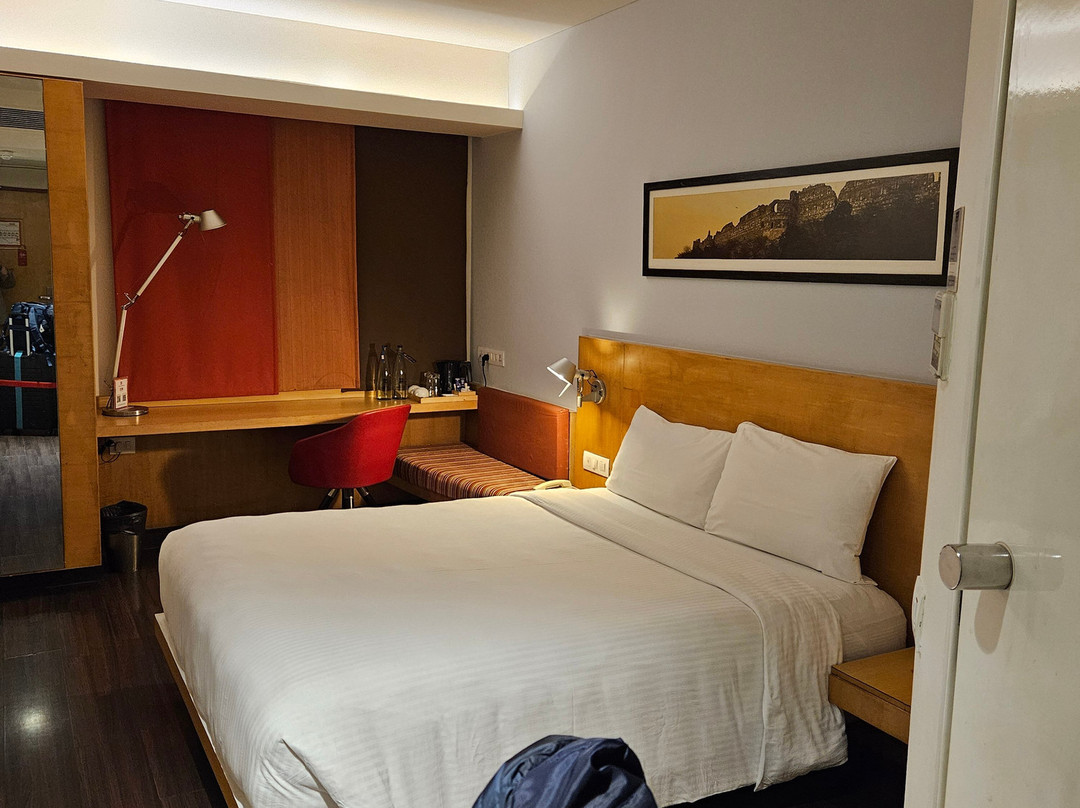 古尔冈宜必思酒店主图