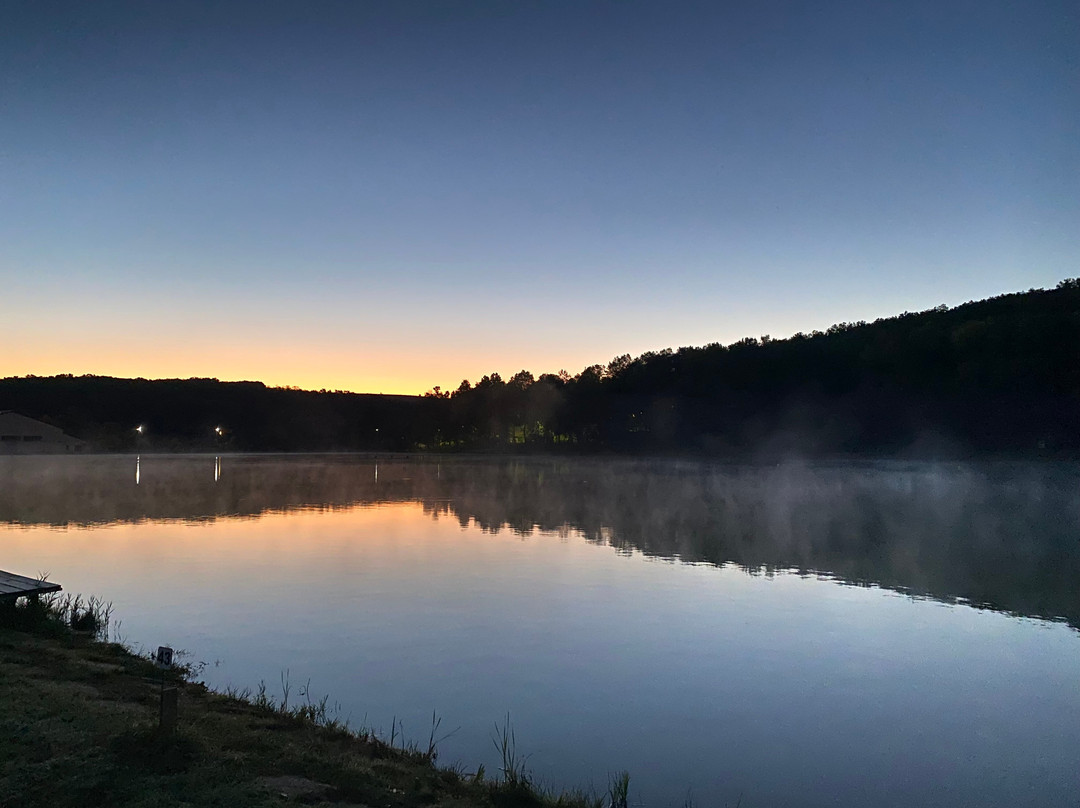 Herneacova Lake景点图片