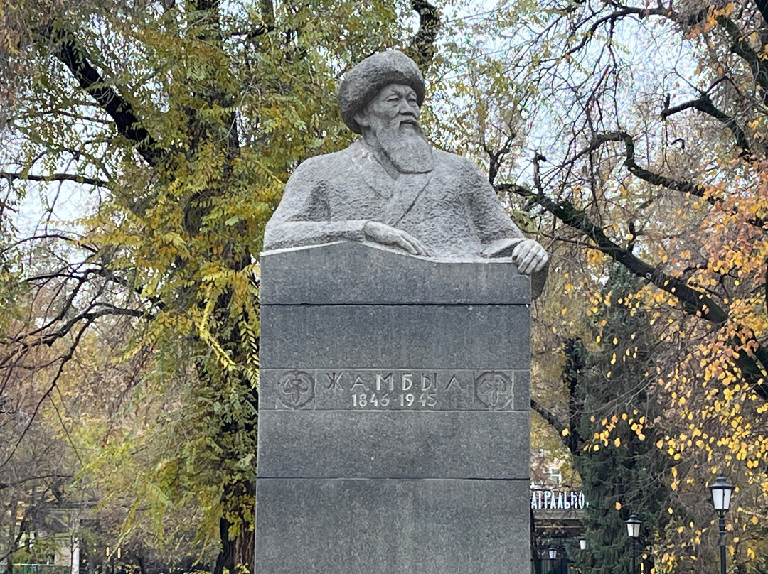 Monument Bust to Jambyl Jabayev-阿拉木图必去景点