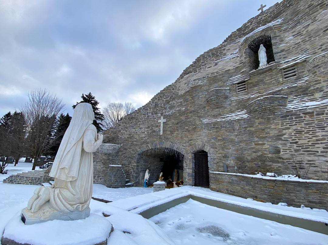 Our Lady of the Woods Shrine景点图片