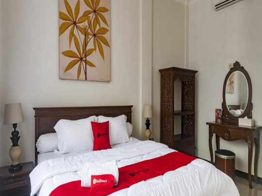 RedDoorz Syariah Plus Near Trans Studio Cibubur