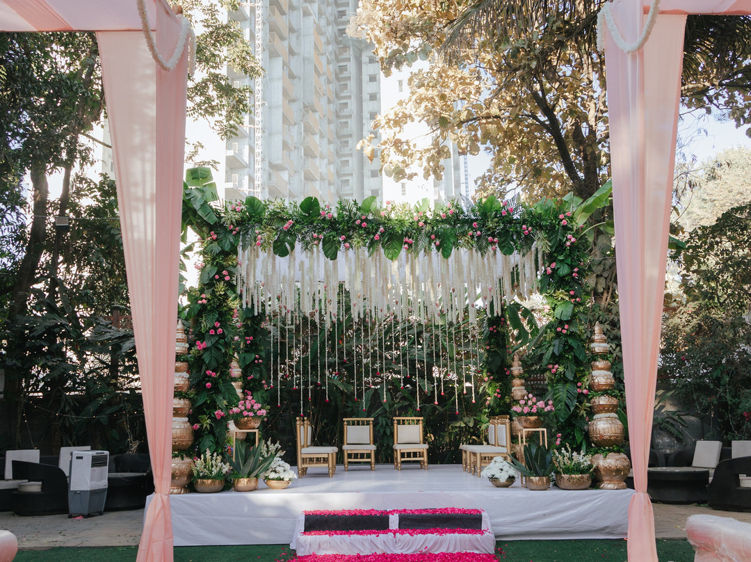 Holiday Village主图