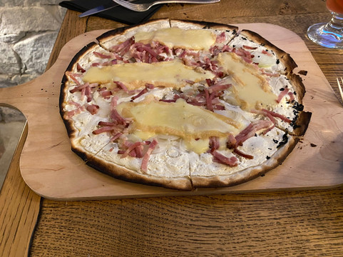 Bar La Ruelle-热拉尔德梅必去景点