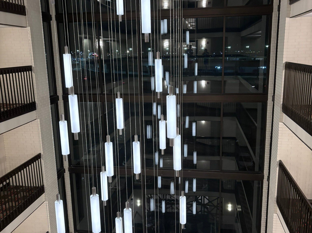 Drury Inn & Suites St. Louis Airport主图