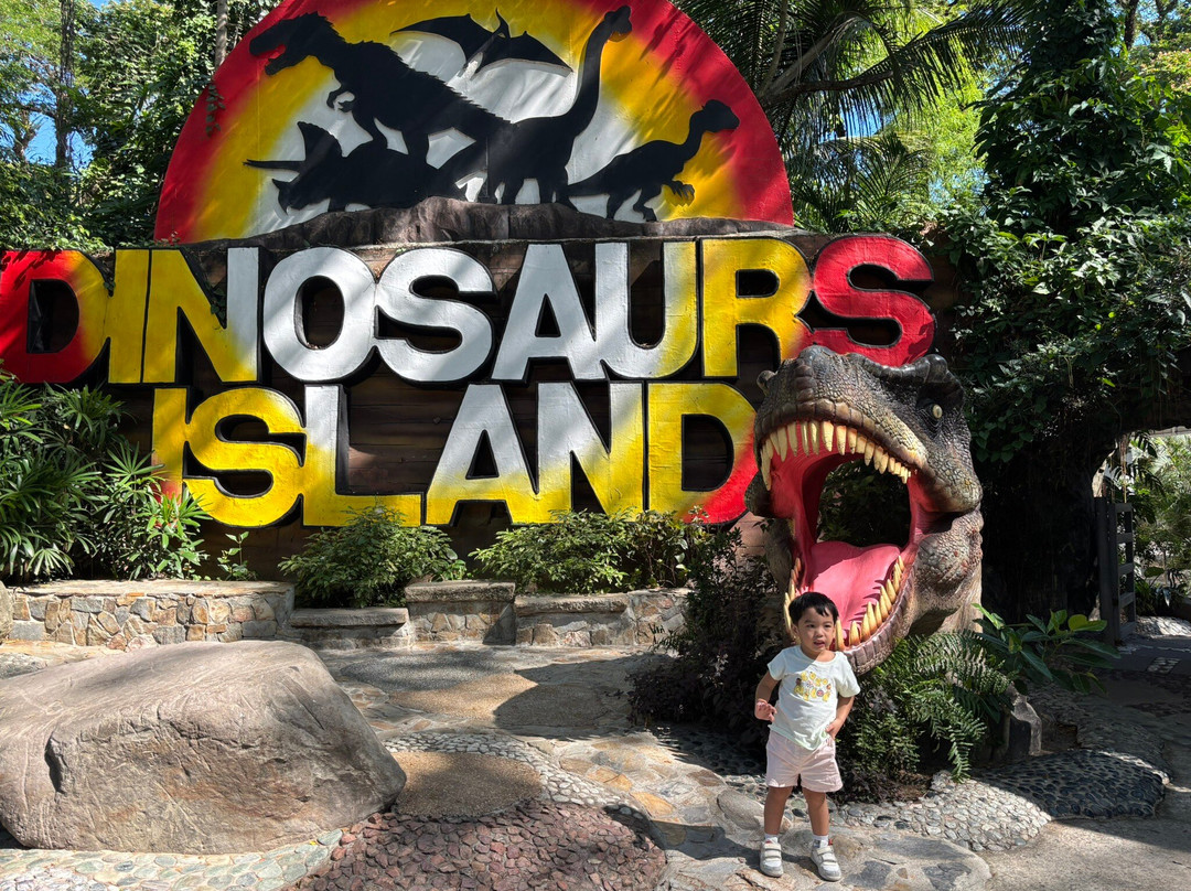 Dinosaurs Island景点图片