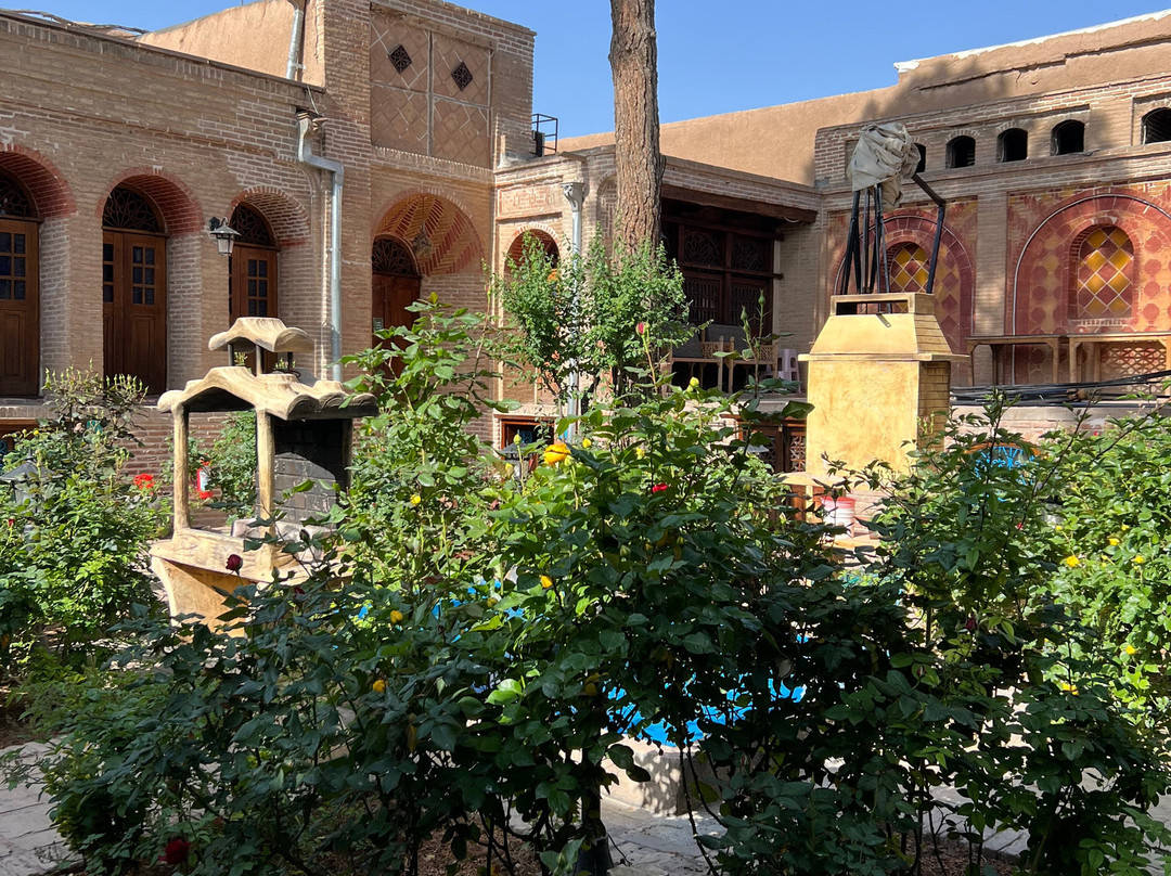Traditional Behrouzi Hotel主图