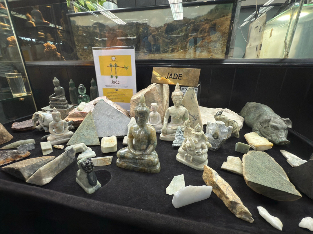 Gems Gallery Chiang Mai-山甘烹必去景点