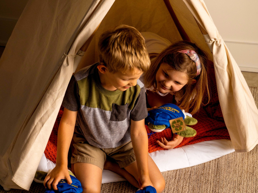 偷渡船海滩渡假村主图