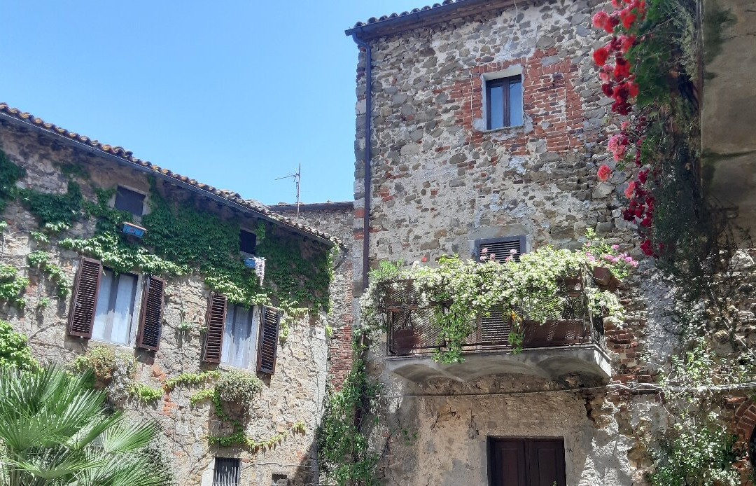 Piazza del Castello di Montemerano-Montemerano必去景点