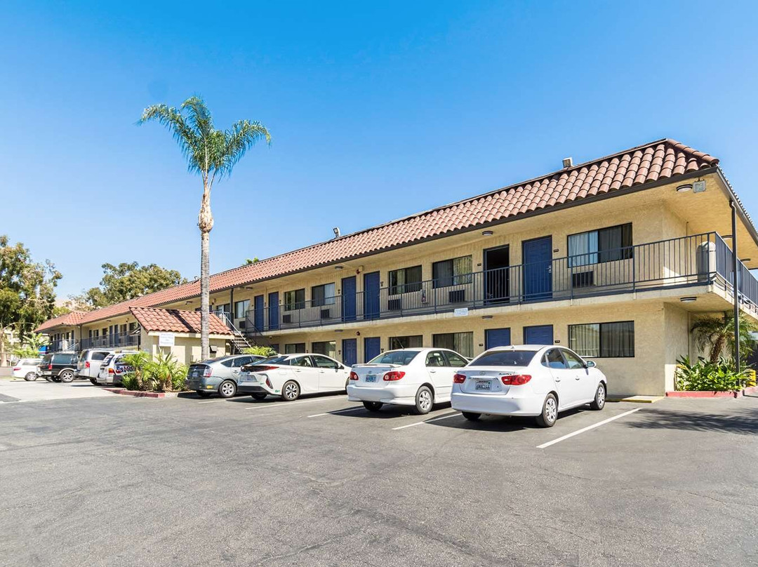 6号UCR滨江汽车旅馆