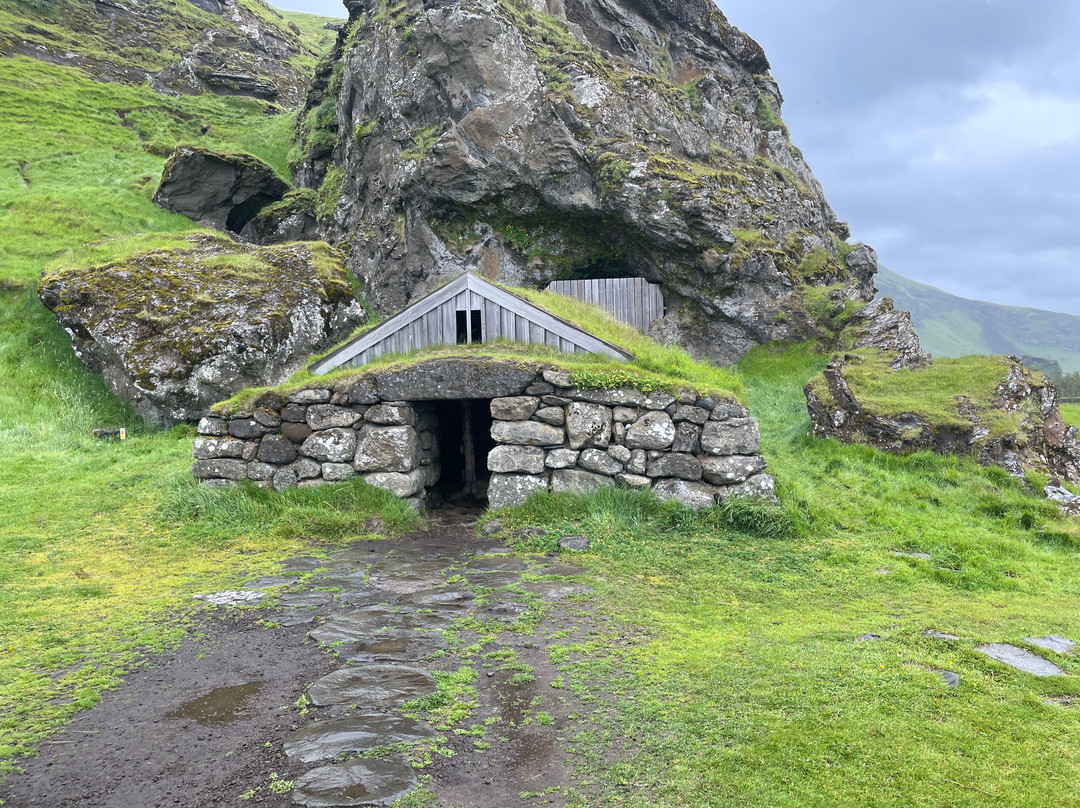 Rútshellir Cave-Skogar必去景点