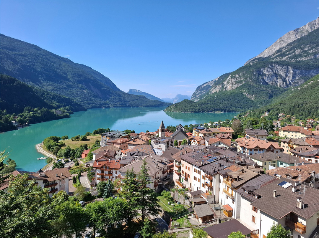 洛德拉酒店主图