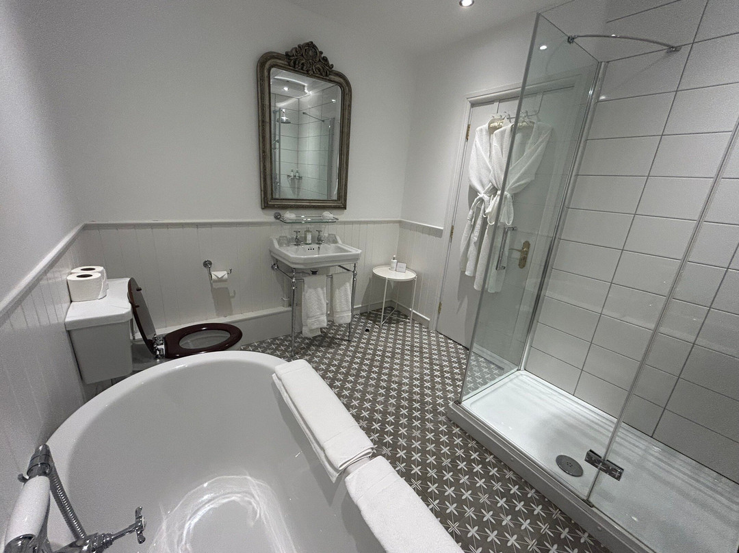 Bridport Arms Hotel主图