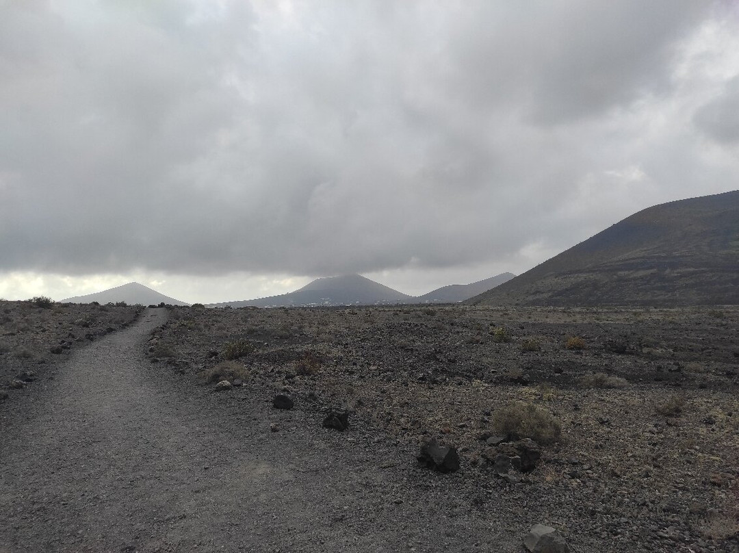 Caldera Colorada-Tinajo必去景点