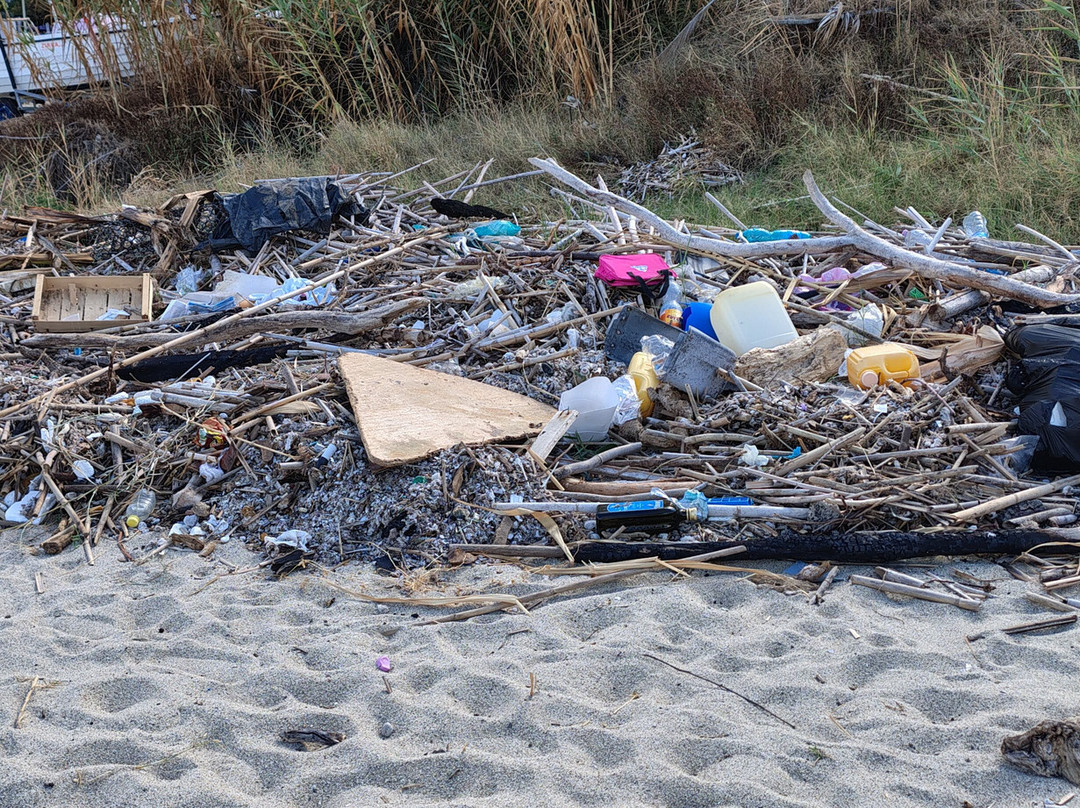 Spiaggia Libera Chiesa di Piedigrotta-皮佐必去景点