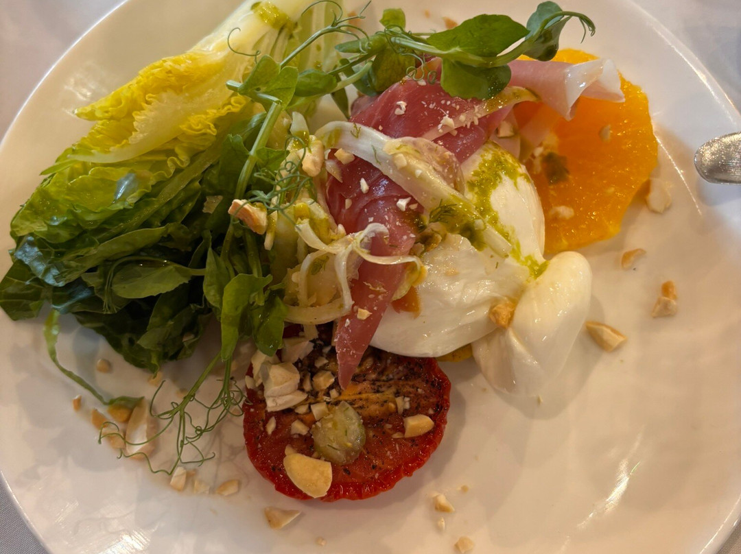 The Old Kent Barn主图