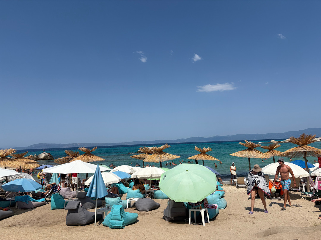 Kavourotrypes Beach-Sarti必去景点