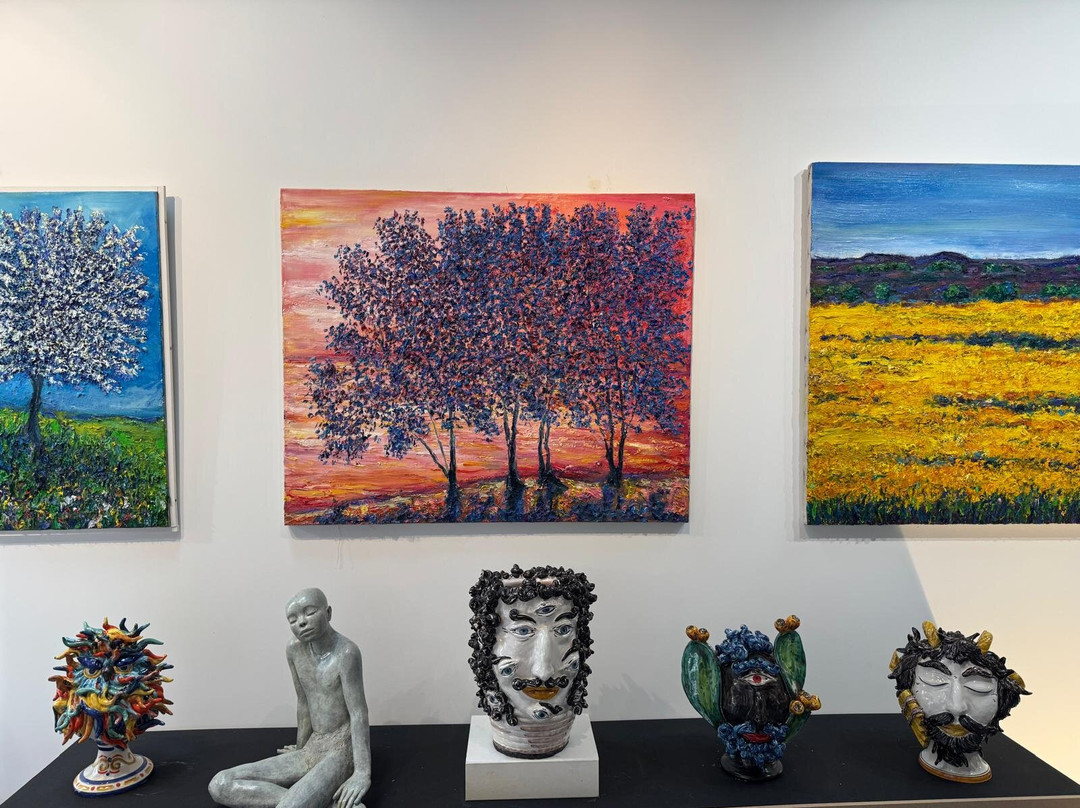 Bleu Cobalt Gallery-昂布瓦斯必去景点