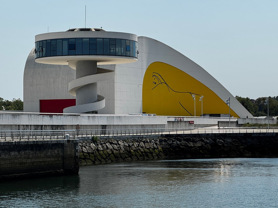 Centro Niemeyer-阿维莱斯必去景点