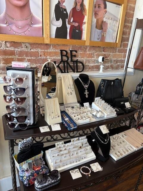 Lebanon Merle Norman Boutique & Spa-Lebanon必去景点