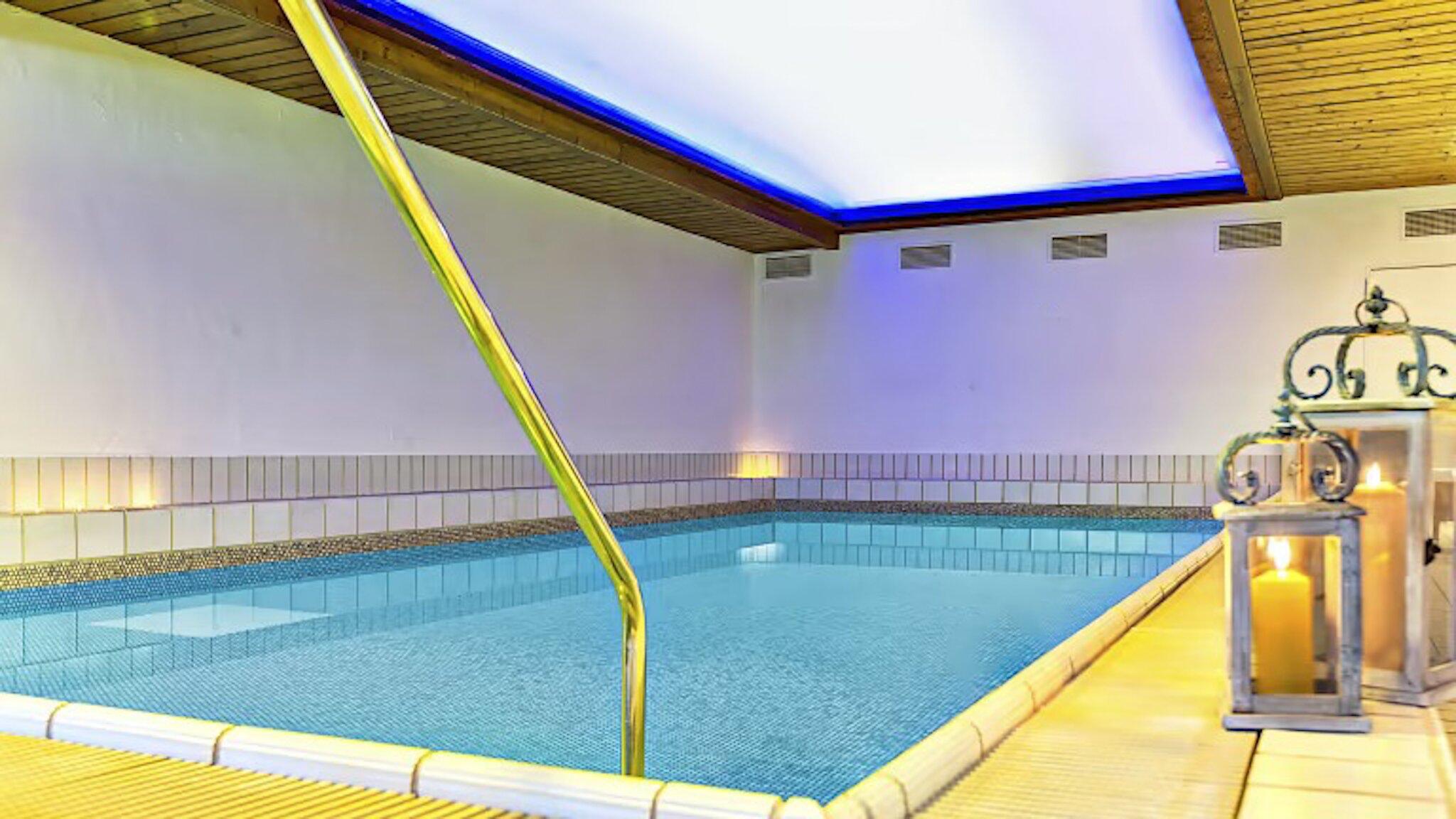 Berg- und Aktivhotel Edelsberg-泳池