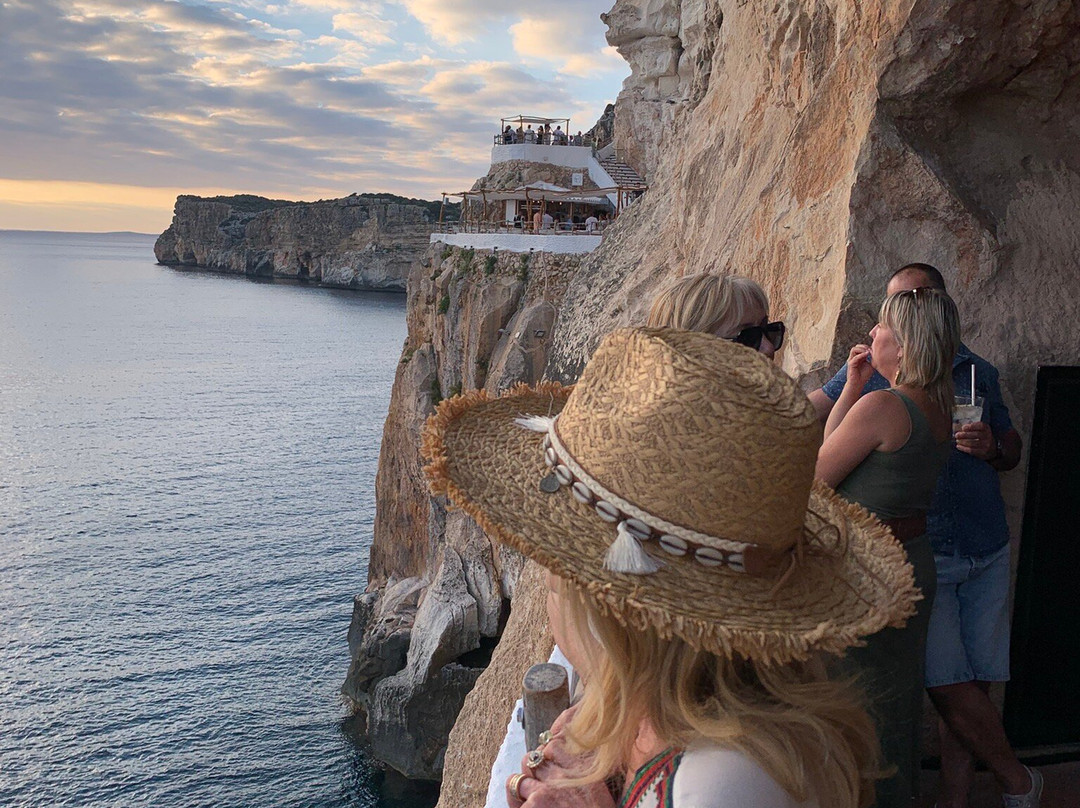 Cova D'En Xoroi-Cala en Porter必去景点