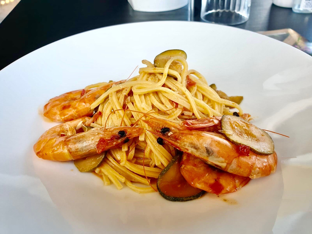 Lami restaurant lounge bar