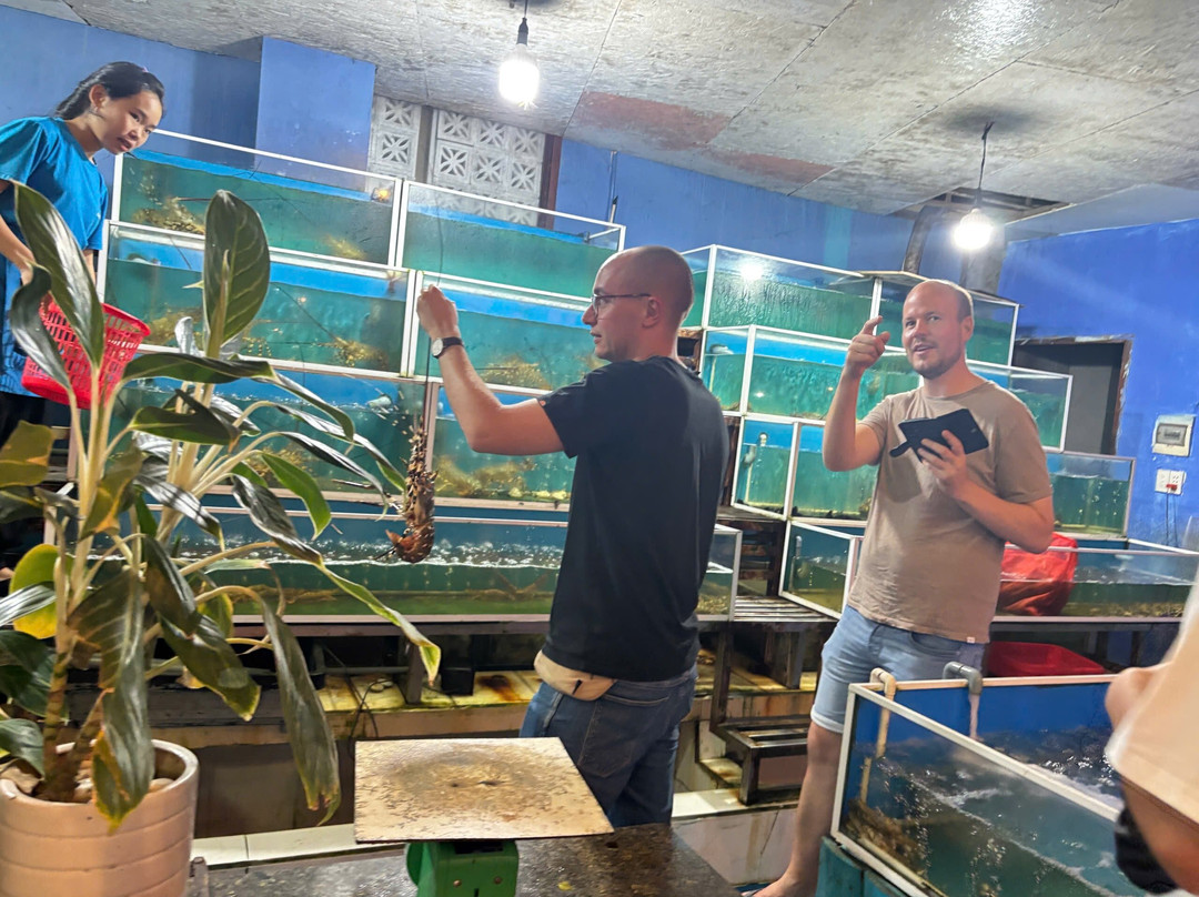 Nhà Hàng Cánh Buồm Trắng