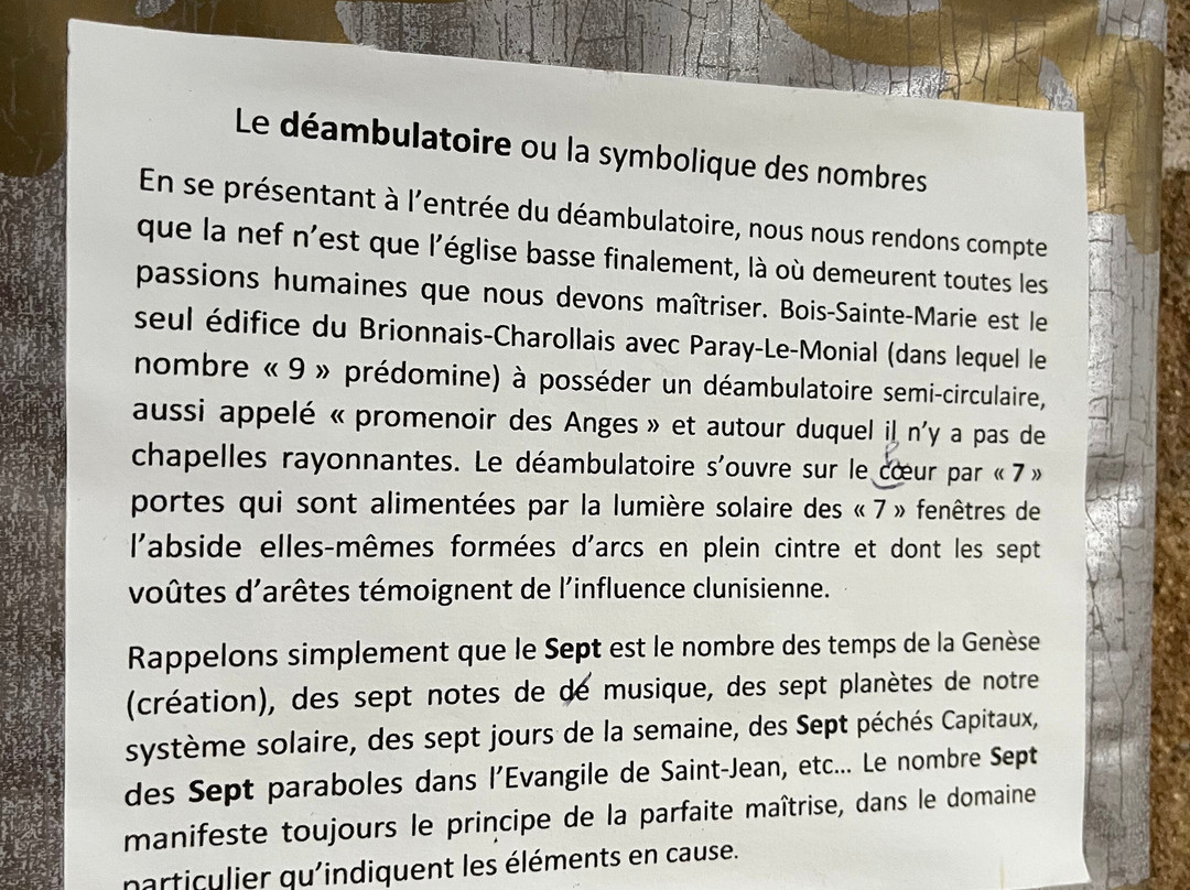 Eglise Notre-dame-de-la-nativité-Bois-Sainte-Marie必去景点