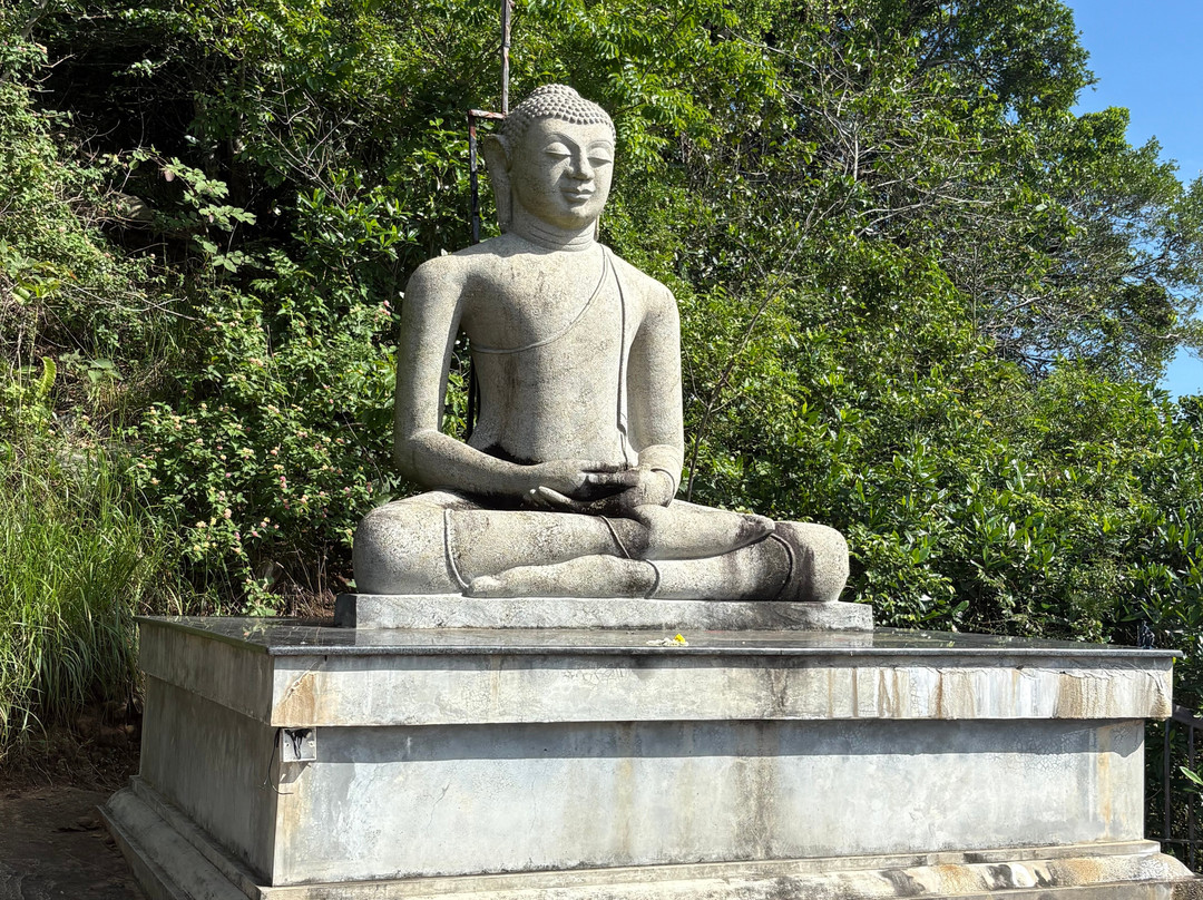 马凯里嘎勒山修道院-唐卡拉必去景点