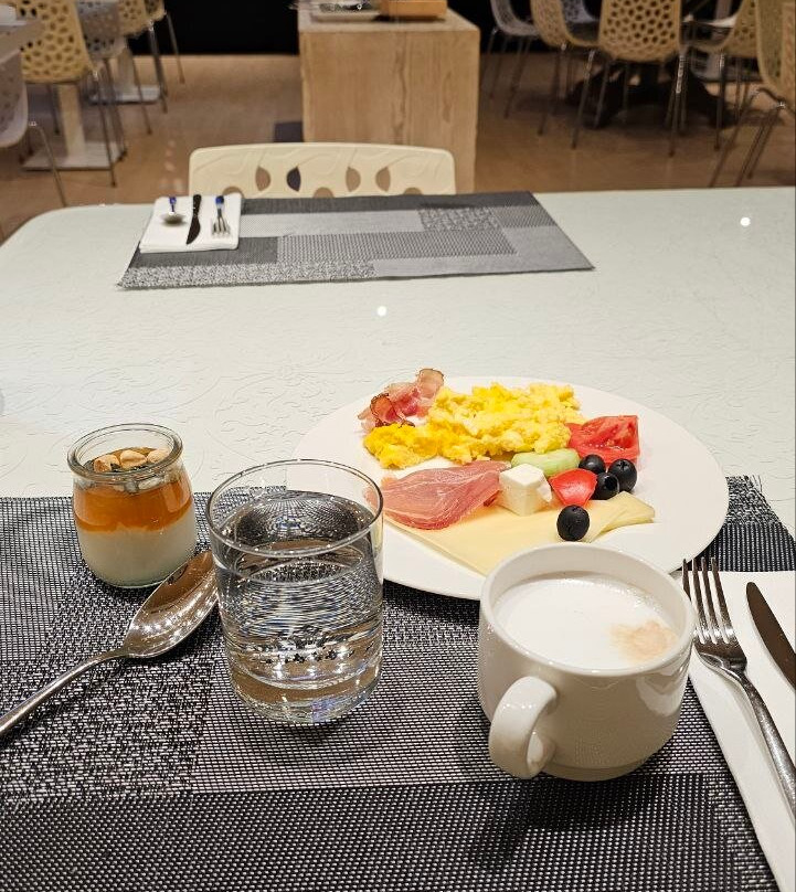 巴达洛纳拉斐尔酒店主图