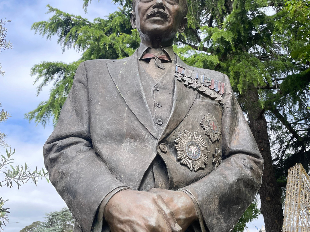 LORD Richard Gavin Gardiner Casey Statue-伯威克必去景点