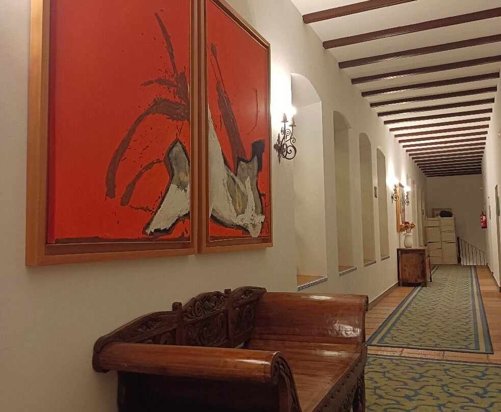 埃尔卡门酒店主图