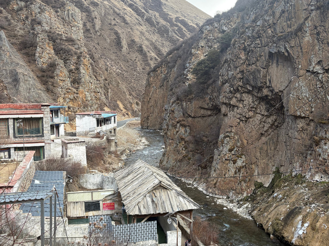 藏路旅游-拉萨市必去景点